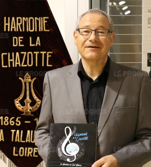 Pierre Grail
présente le livre des 150 ans.  Photo Marcel Rascle
