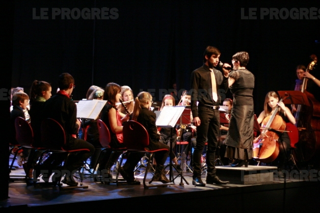 La classe
orchestre de l'EMAD Berlioz ouvrait ce concert.  Photo Guy Crozier