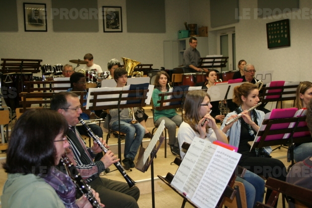 On répète
d'arrache-pied au centre musical Berlioz.  Photo Marcel Rascle