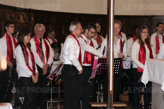 Les
musiciens fortement ovationnés.  Photo Guy Crozier